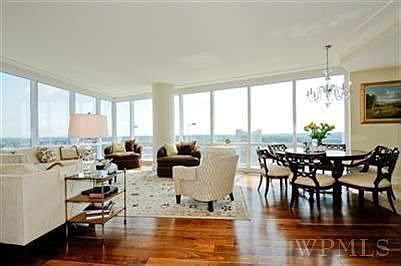Corner apartment - panoramic views