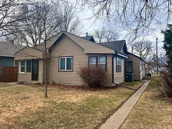 2nd image of 219 N Cedar Ave