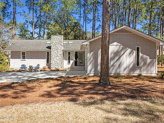 3rd image of 4 E Pine Court