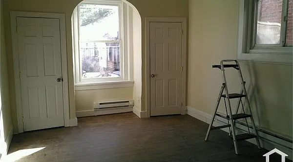 5 bed, 2000 sqft, $2,185 — Photo 3