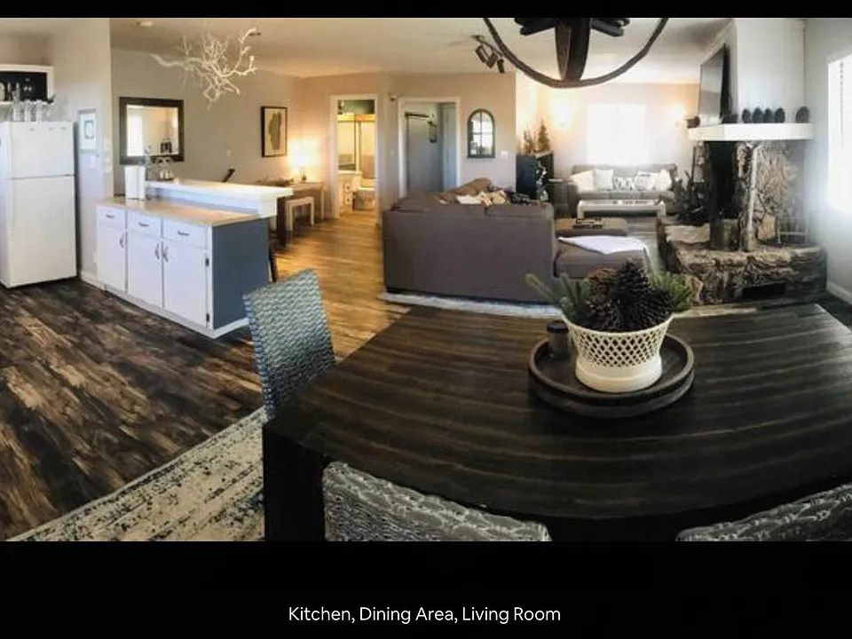 Kitchen/Dining Area