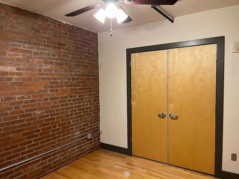 222 N Central St — Photo 11