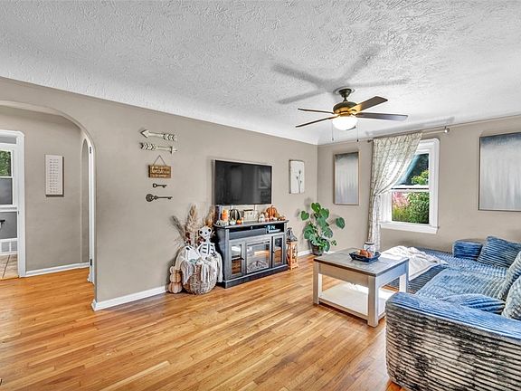 4th image of 107 Forest Blvd