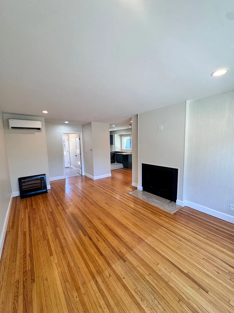 Charming 3-Bed, 2-Bath Corner Home in Long Beach Available Now! — Photo 2