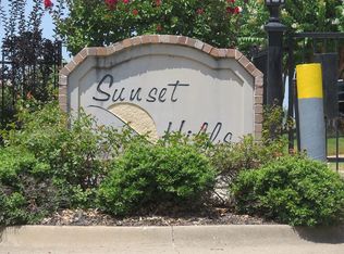 2905 Sunset Hills Ct, Arlington, TX 76012