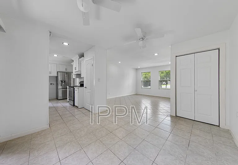 717 E Jim Hogg Ave — Photo 6