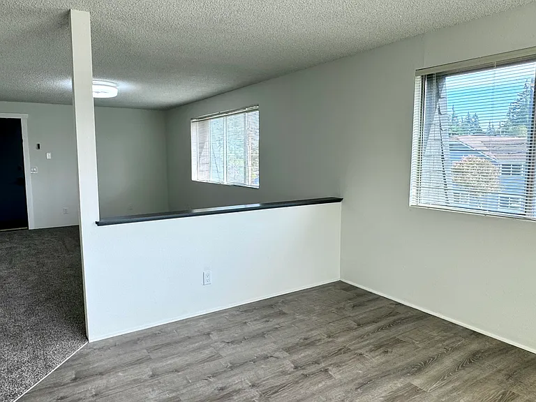 2405 Howard Ave #4 — Photo 8