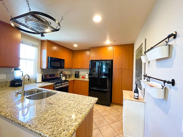 710 S San Fernando Blvd #101 — Photo 16