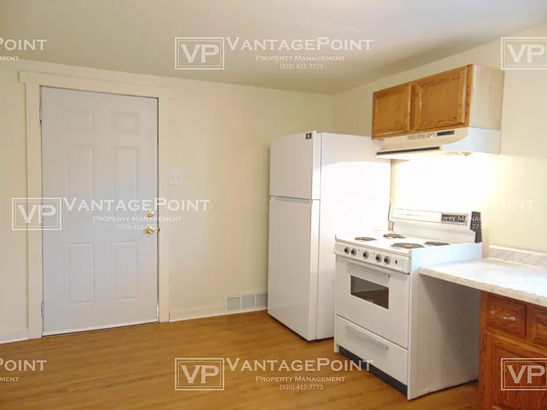 1146 E Walnut St #C — Photo 1