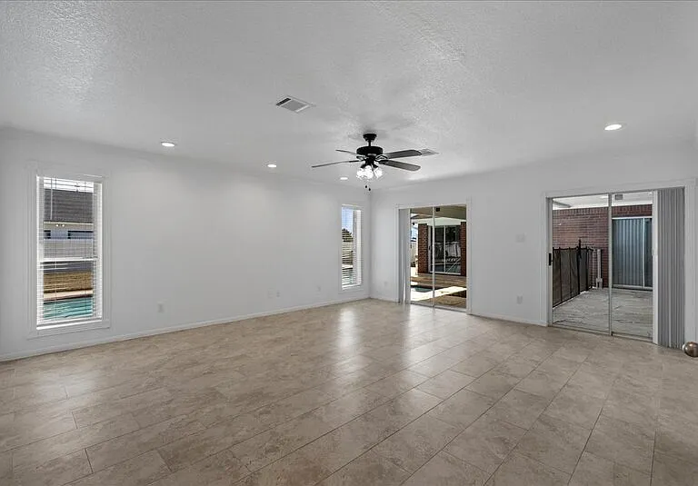 2421 Caroline St — Photo 25