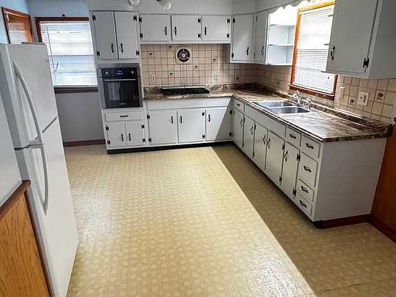 5th image of 156 Putnam Ave #1