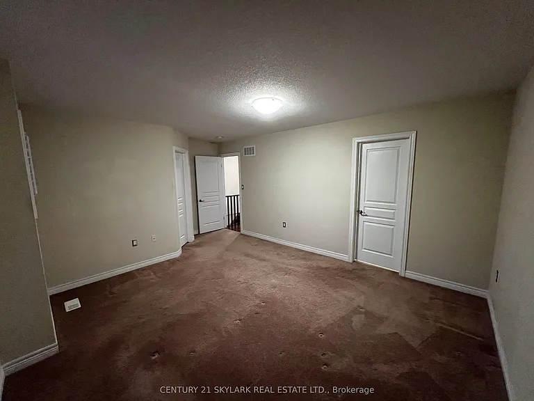 96 Charleswood Cres — Photo 13