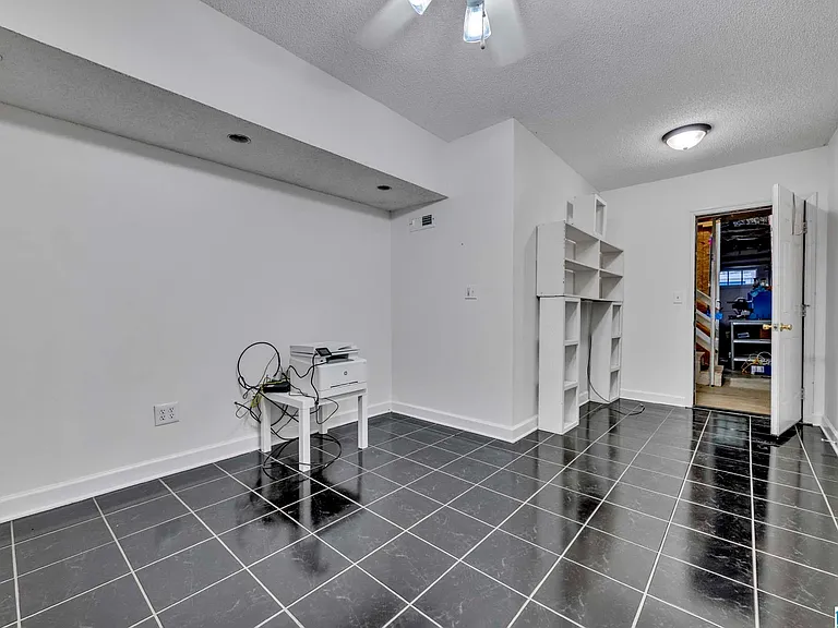 5501 Heath Row Dr — Photo 31