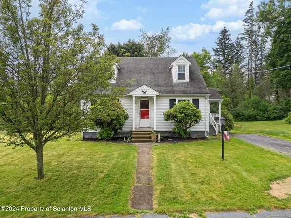 106 Yale Blvd, Clarks Summit, PA 18411