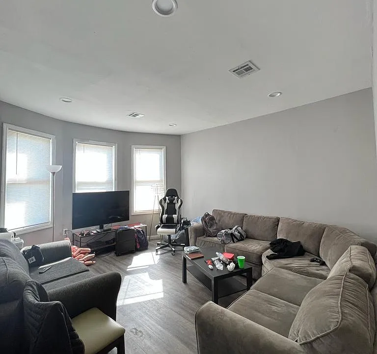 95 Hancock Ave #2