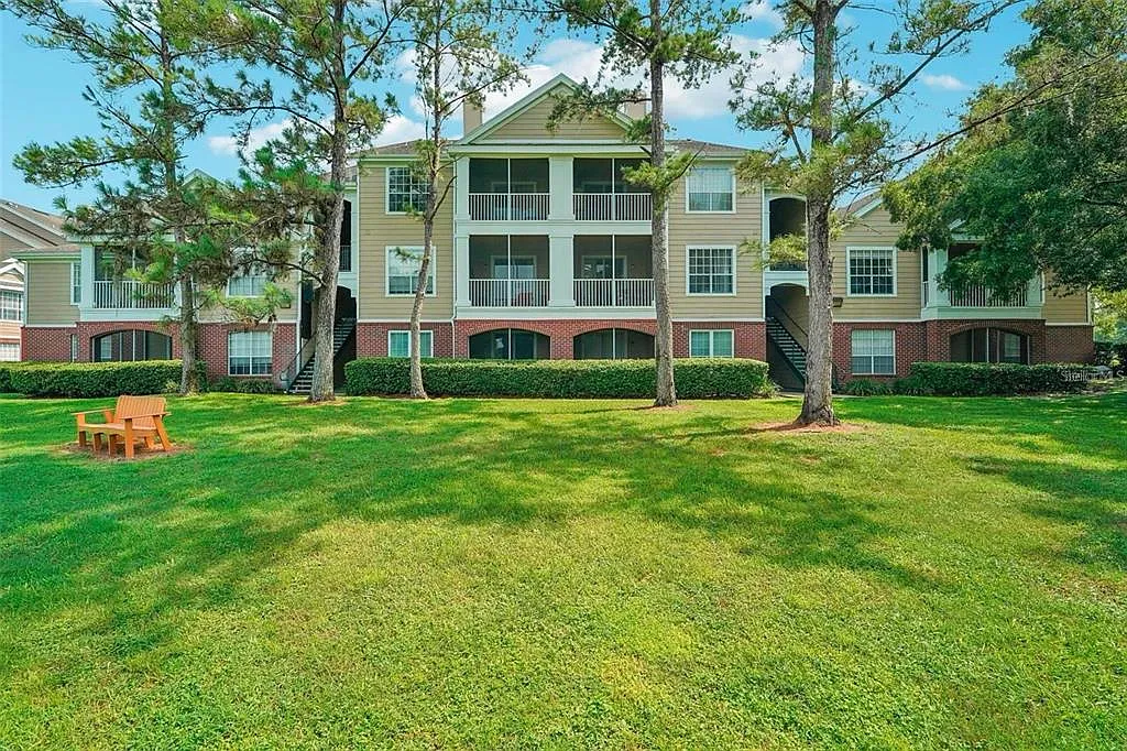 1 bed, 1.0 bath, 915 sqft, $1,500 — Photo 2