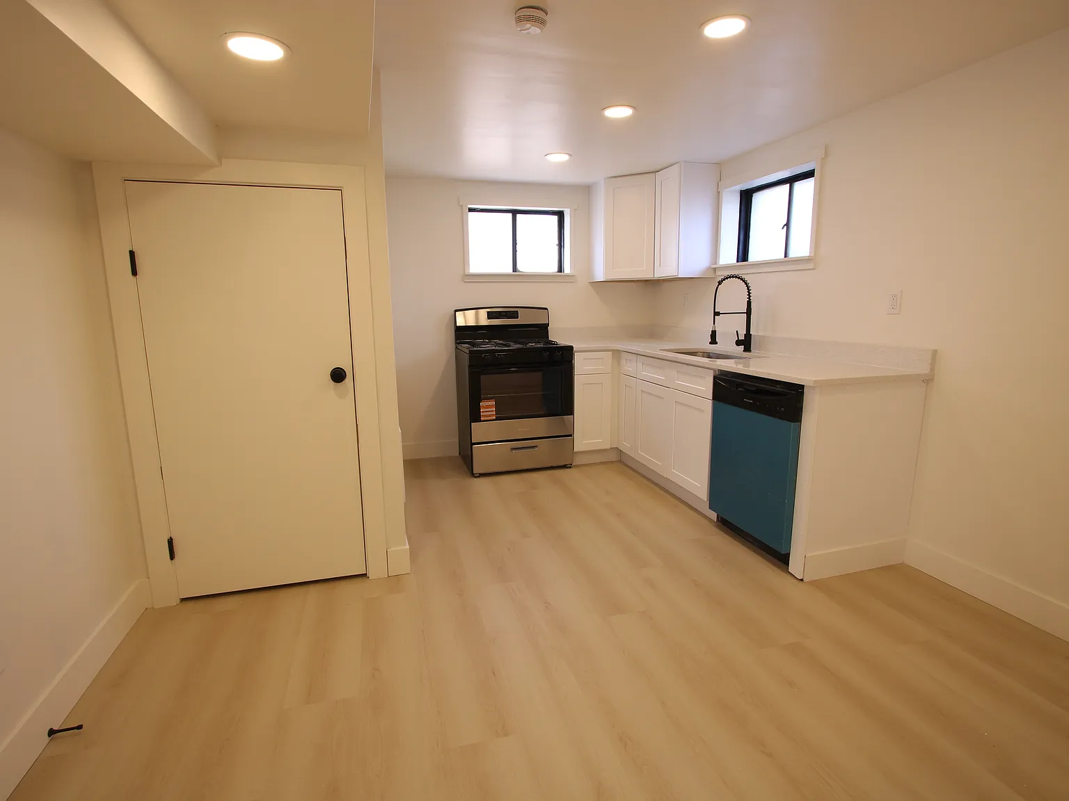 3 bed, 1700 sqft, $1,600 — Photo 2