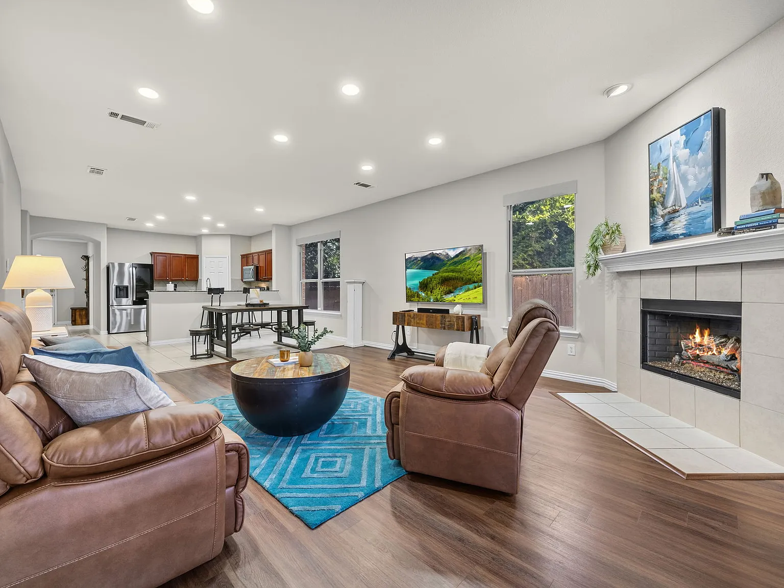 3 bed, 2500 sqft, $7,290 — Photo 2