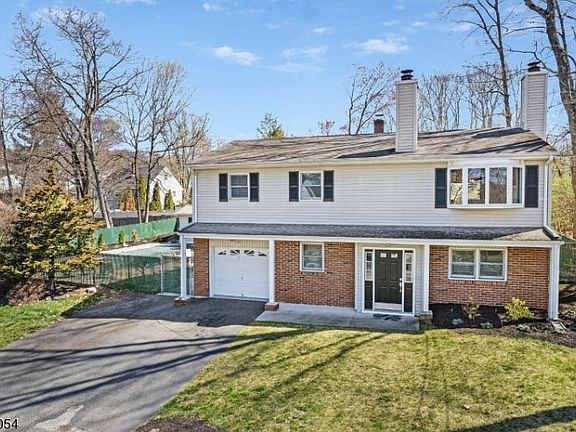 2nd image of 207 Knox Way