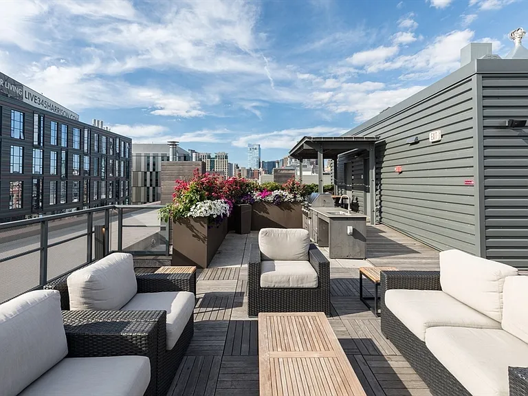 32 Traveler St #Penthouse 8 — Photo 31