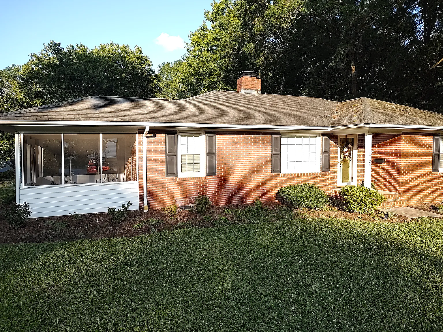 3 bed, 1800 sqft, $1,650 — Photo 1