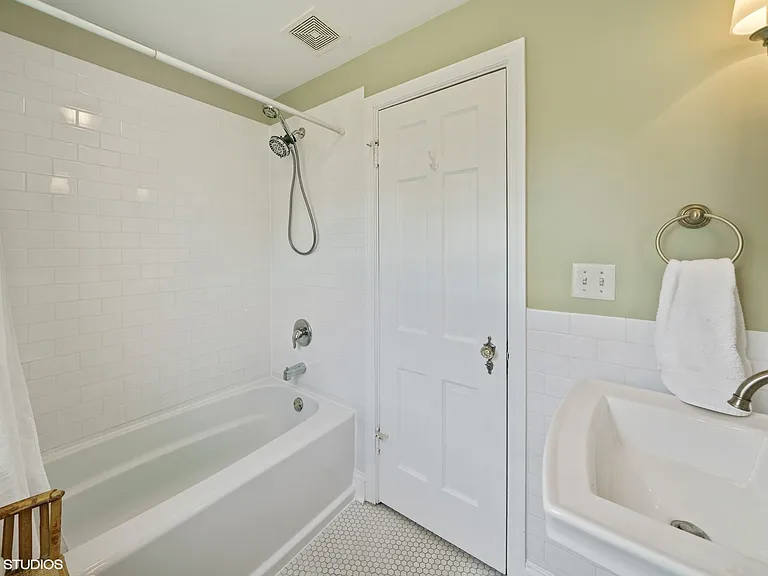 326 W Evergreen St — Photo 11