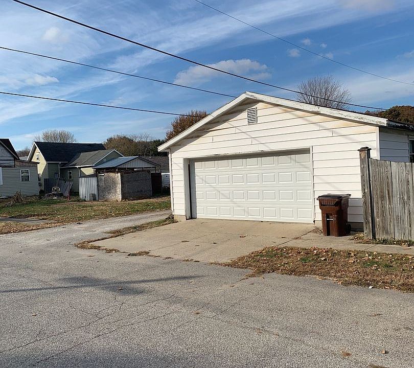 2nd image of 1301 Chicago St