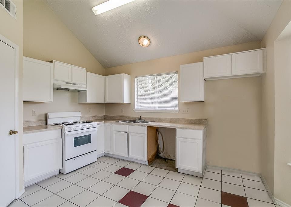 1st image of 8715 Croteau Dr