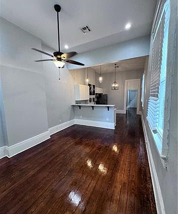 3rd image of 2705 Magnolia St