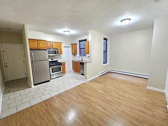 3rd image of 998 Broadway APT 3