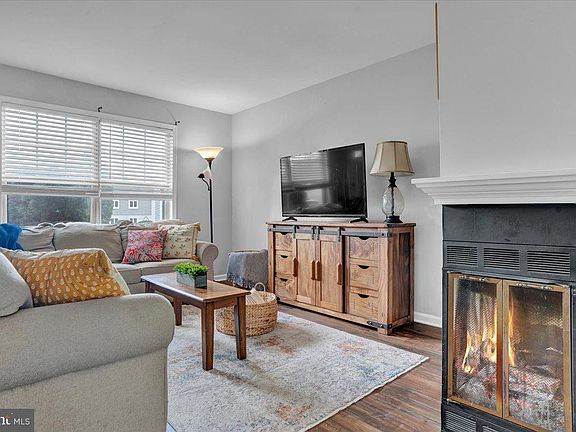 5th image of 1103 Harvest Ln #32