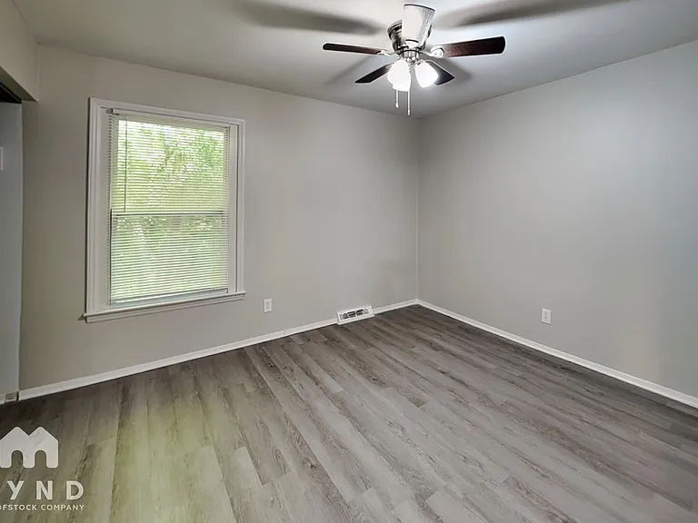 406 Edgegreen Dr — Photo 6