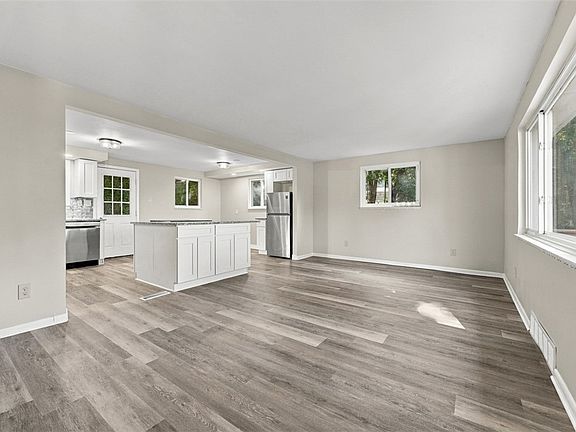 6th image of 134 Becks Run Rd