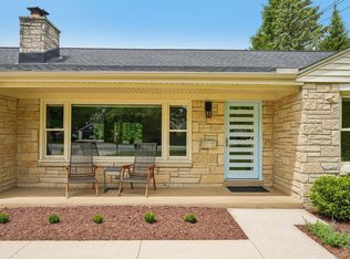 6421 N Lake Dr, Fox Pt, WI 53217