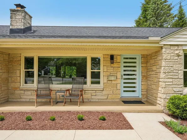 6421 N Lake DRIVE, Fox Point, WI 53217