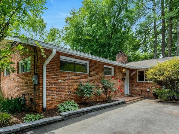 3435 Brookwood Dr, Fairfax, VA 22030