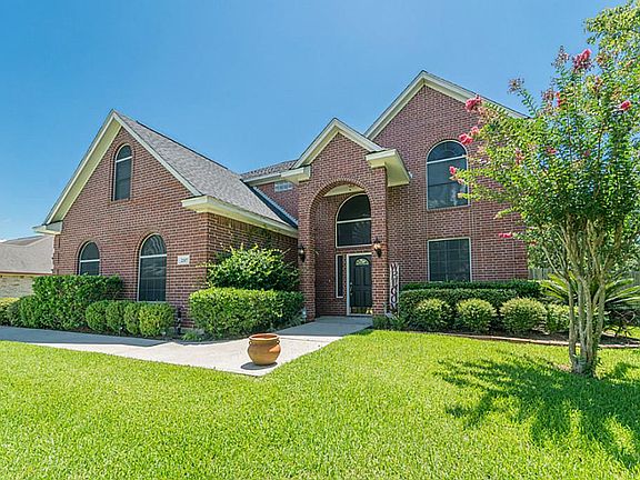 2nd image of 2207 Magnolia Bnd