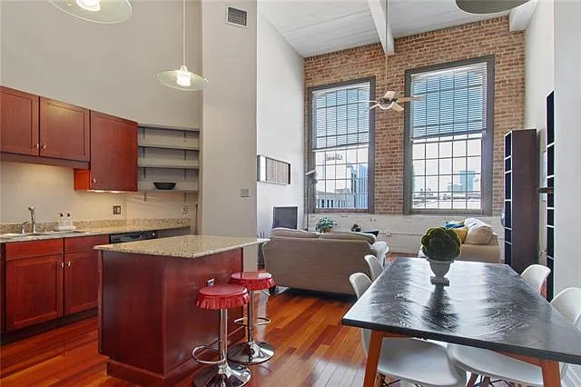 Building Photo - 920 Poeyfarre St #430