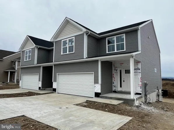 223 Sunglo Dr #137, Leesport, PA 19533