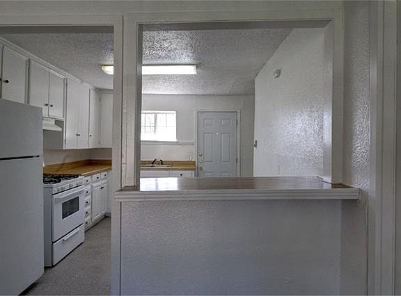 3rd image of 1306 Hillcrest St