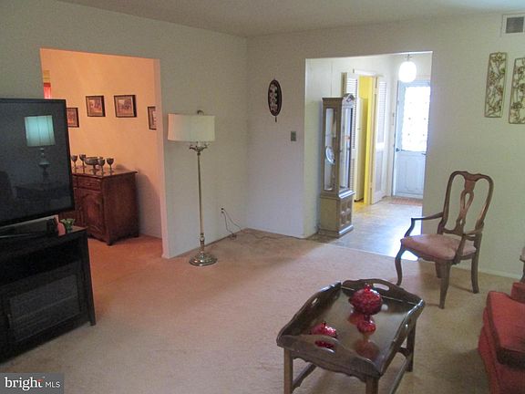 3rd image of 113 Danbury Rd