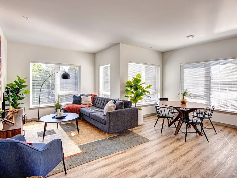 Midtown 64 Apartments — Photo 4