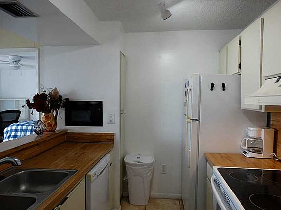 3rd image of 6995 NW 186th St APT E510