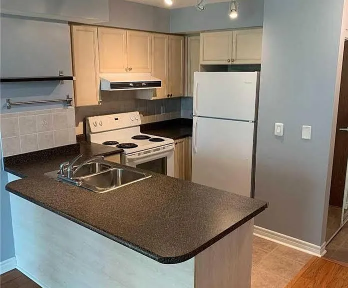 33 Elm Dr W #405 — Photo 8