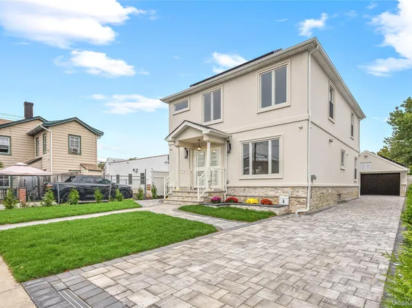 4 S 11th Street, New Hyde Park, NY 11040