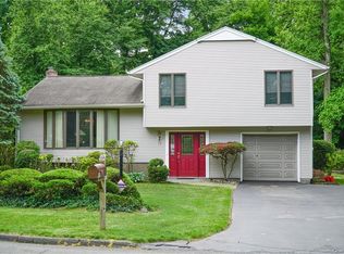 11 Iroquois Ave, Palisades, NY 10964