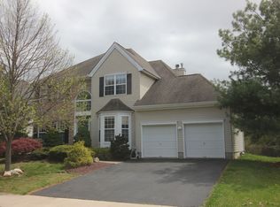28 Scenic Dr, Dayton, NJ