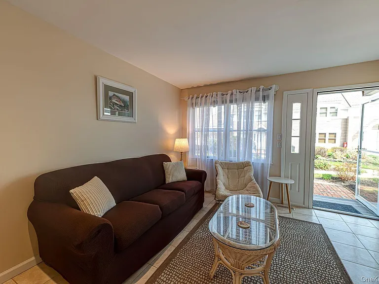 49 Canoe Place Rd #212 — Photo 4