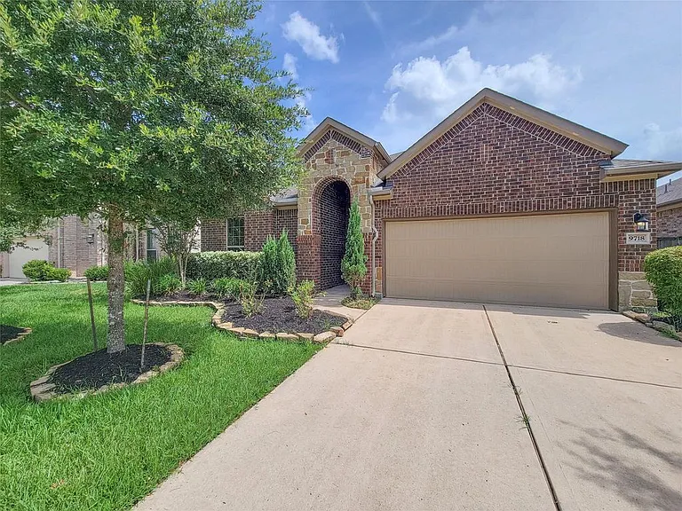 9718 Justin Ridge Ln — Photo 3