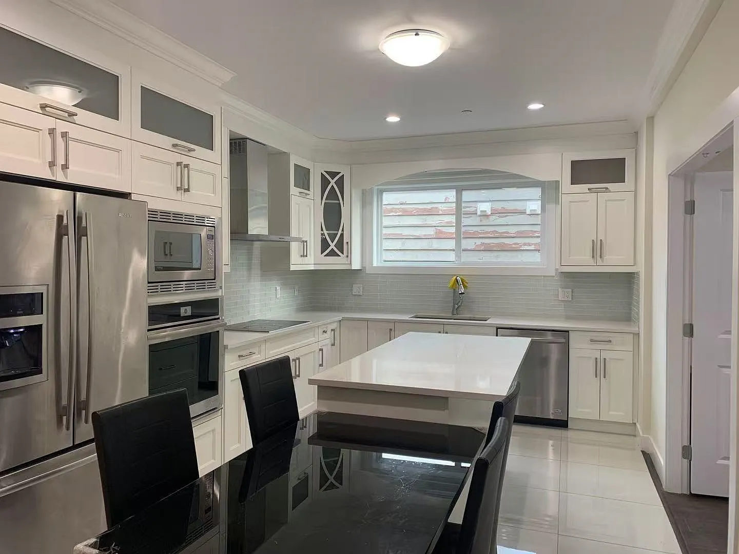 4 bed, 2900 sqft, $5,600 — Photo 3
